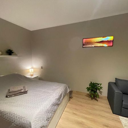 Cozy Apartment Close To Riga Airport Exteriör bild